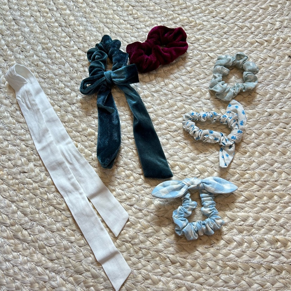 Scrunchie set bow lot velvet Little poppy co assorted